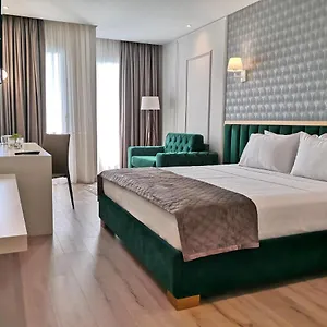 فندق Iliad, دراس